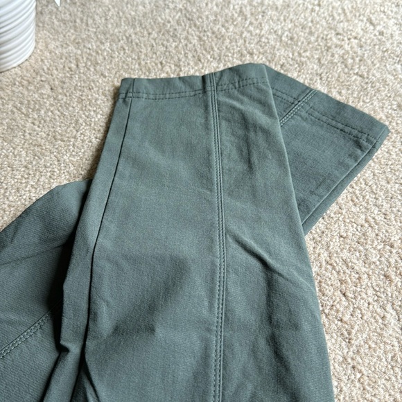 Like new Athelta Wander stash skinny pant - Picture 7 of 7